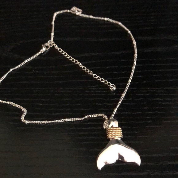 - NWT 🐳 Whale Tail Necklace & Earrings 🐳 - Picture 4 of 5